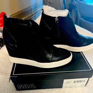MIA SNEAKER WEDGE CRISTIE BLK 10M